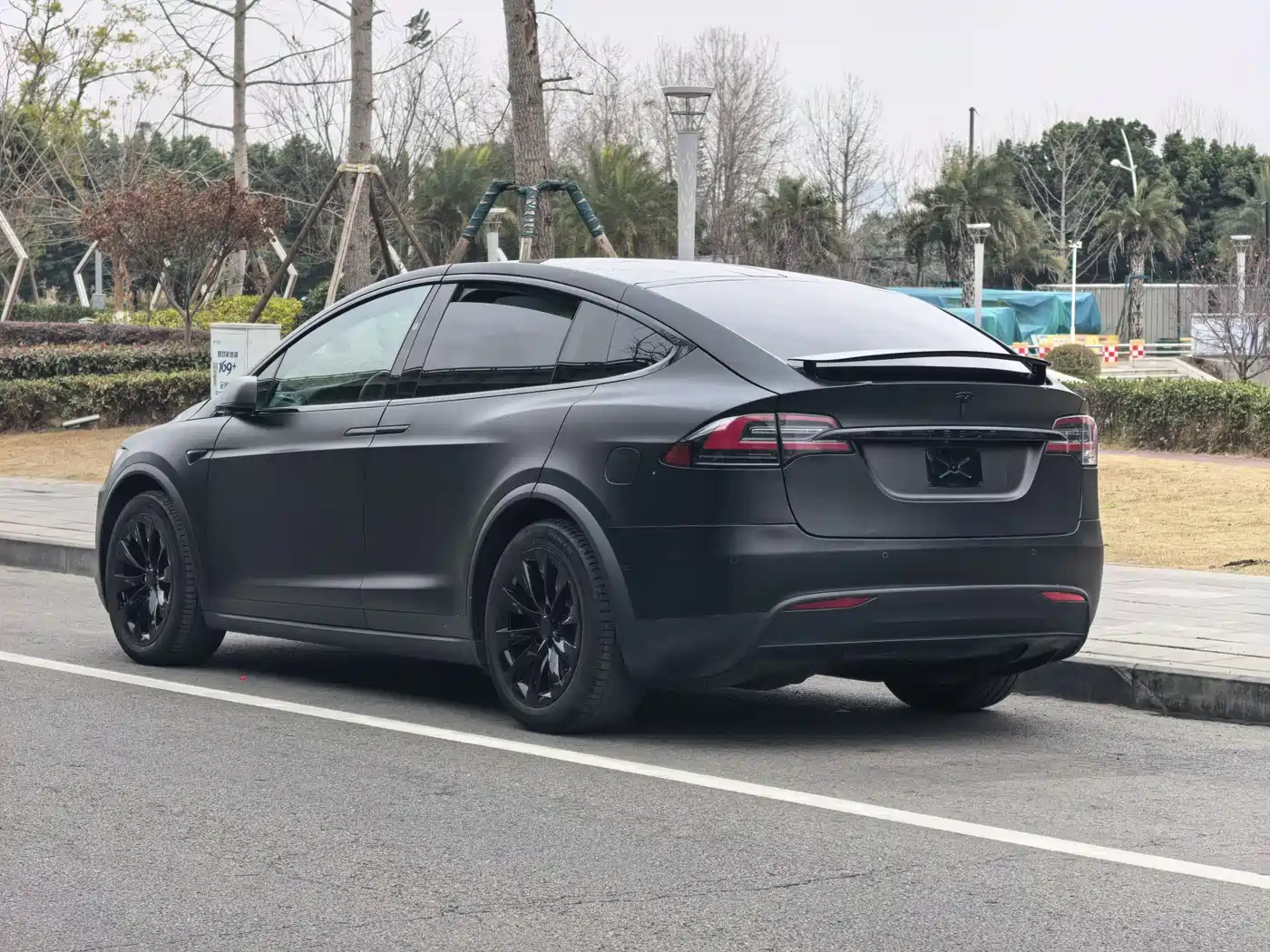 TESLA MODEL X