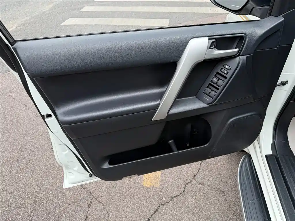 Toyota Prado 2018 3.5L Auto TX-L фото 6