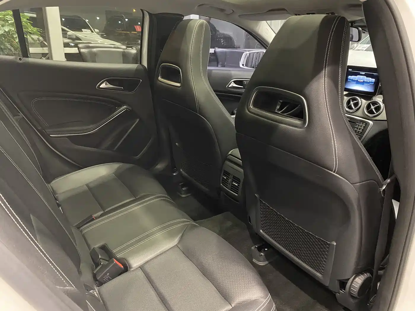 Mercedes-Benz GLA 2016 GLA 220 4MATIC Fashion фото 11