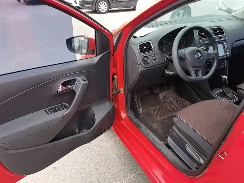 Volkswagen Polo 2014 1.6L Automatic Comfort Edition фото 16