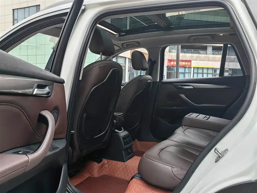 BMW X1 2018 xDrive20Li Premium Model фото 8