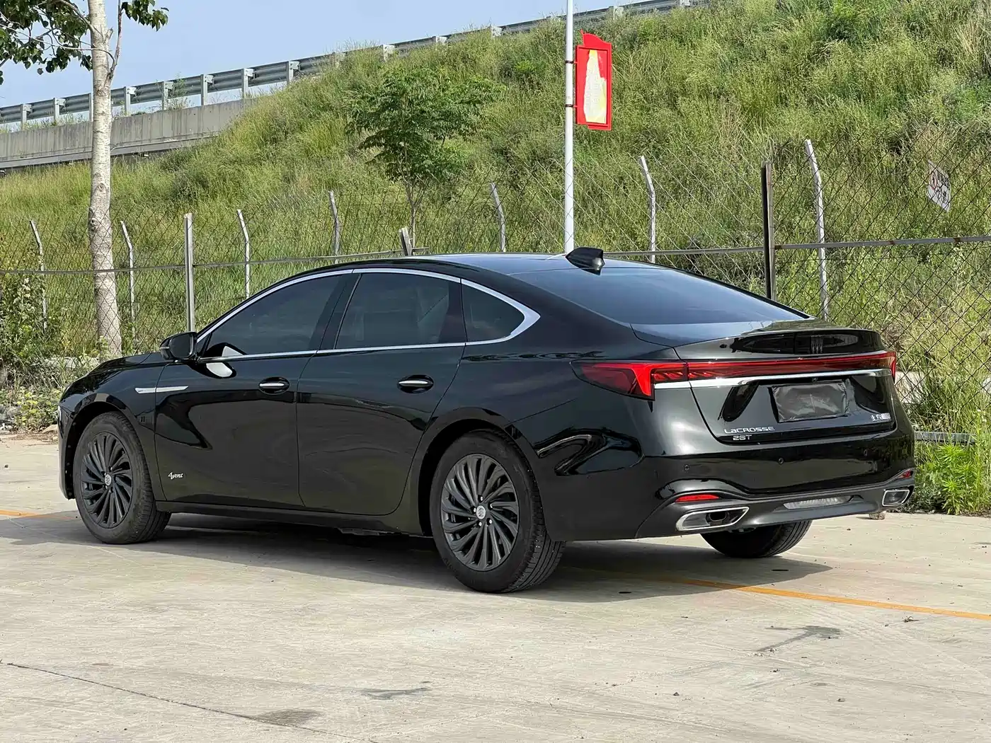 Buick LaCrosse 2025 Model 28T Platinum Edition фото 4