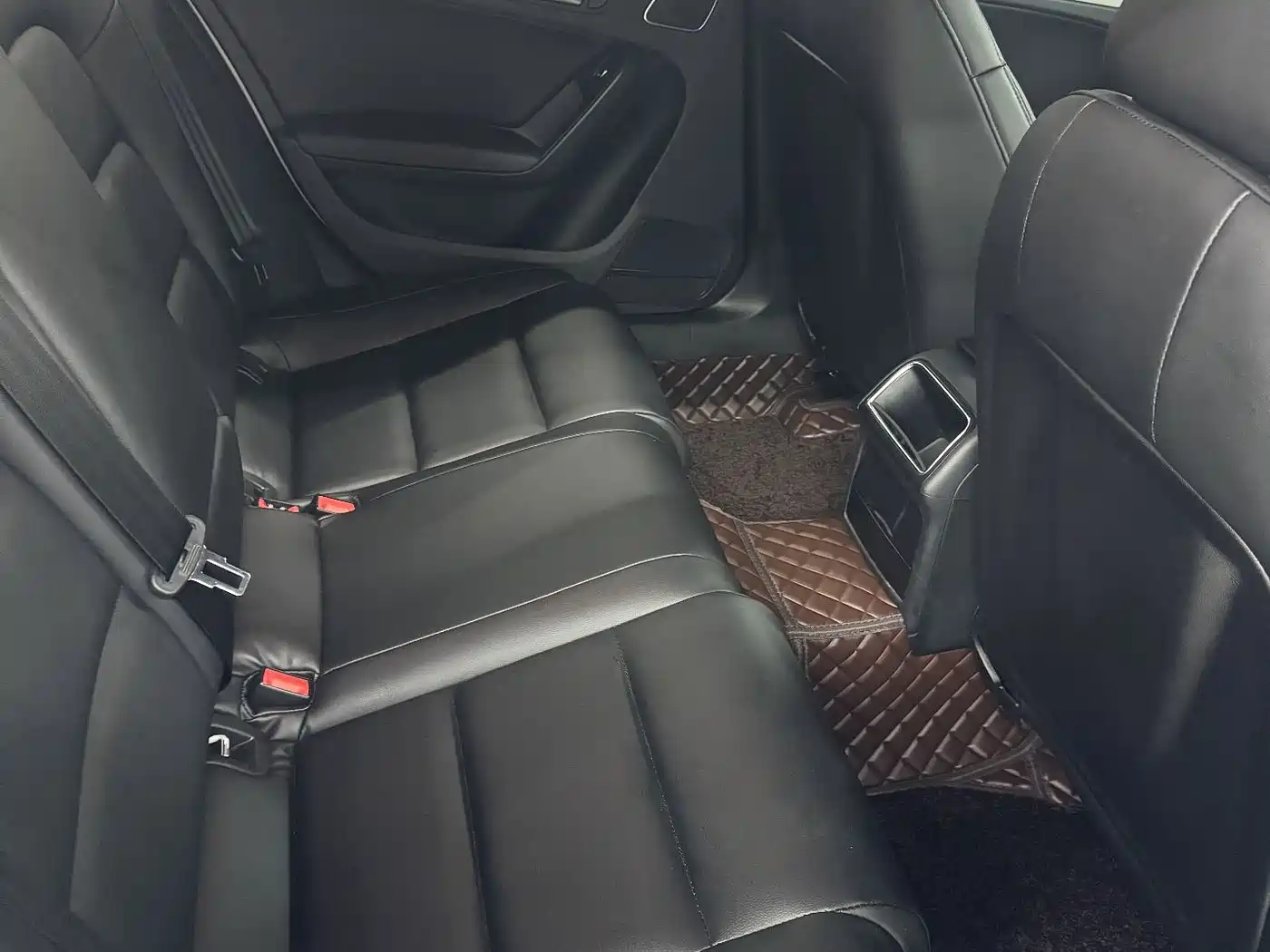 Audi A4L 2013 30 TFSI Automatic Comfort фото 5