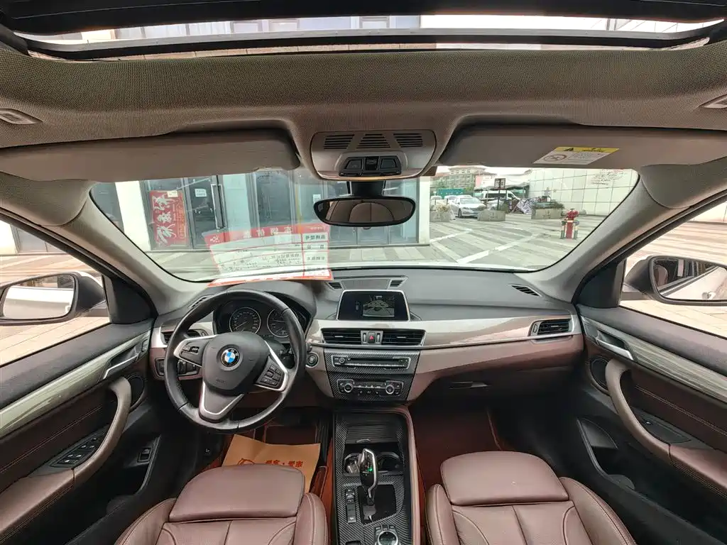 BMW X1 2018 xDrive20Li Premium Model фото 10