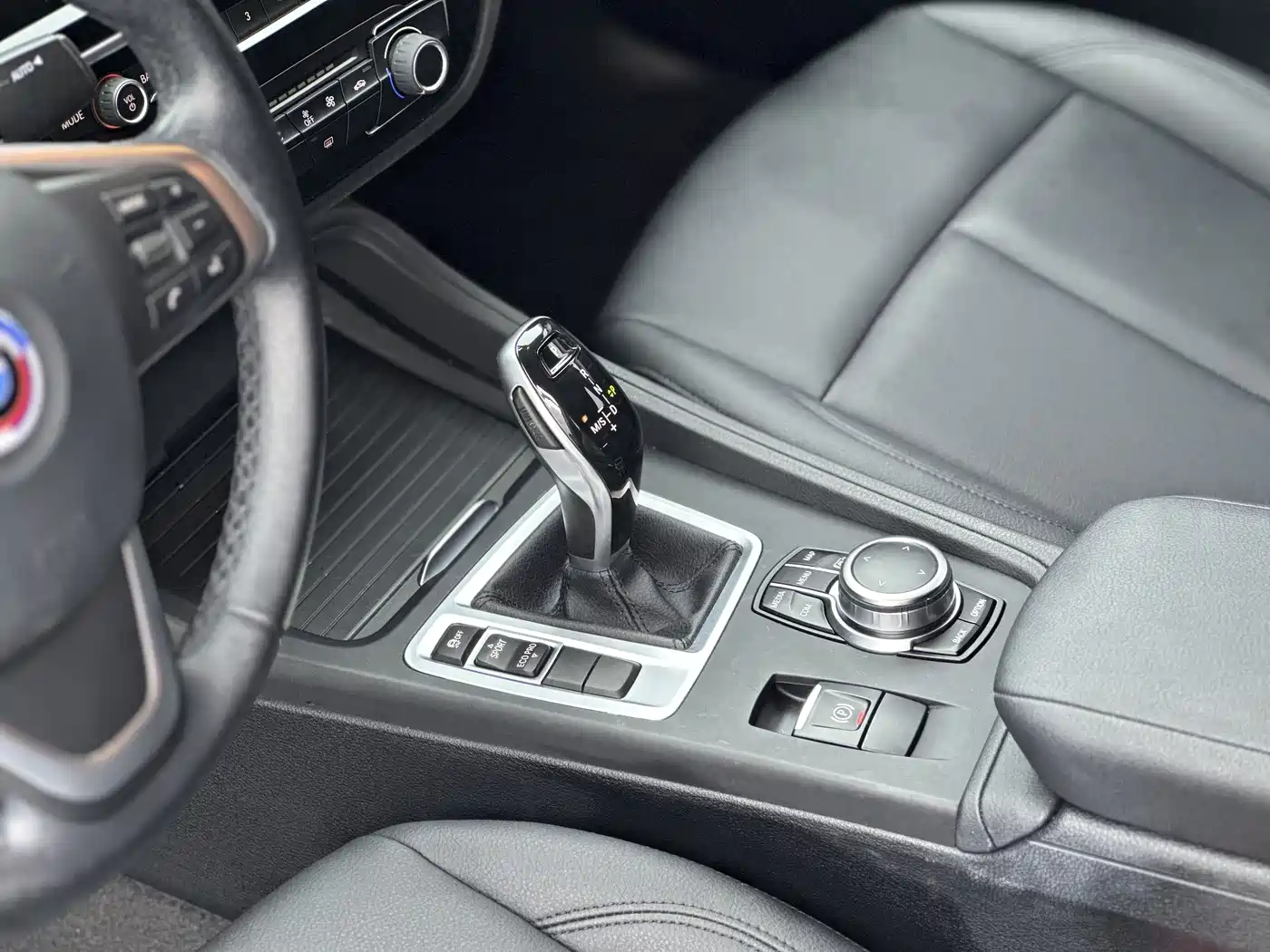 BMW 1 Series 2023 120i M Sport фото 13