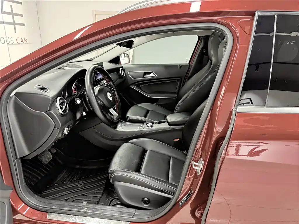 Mercedes-Benz GLA 2018 GLA 200 Dynamic фото 7