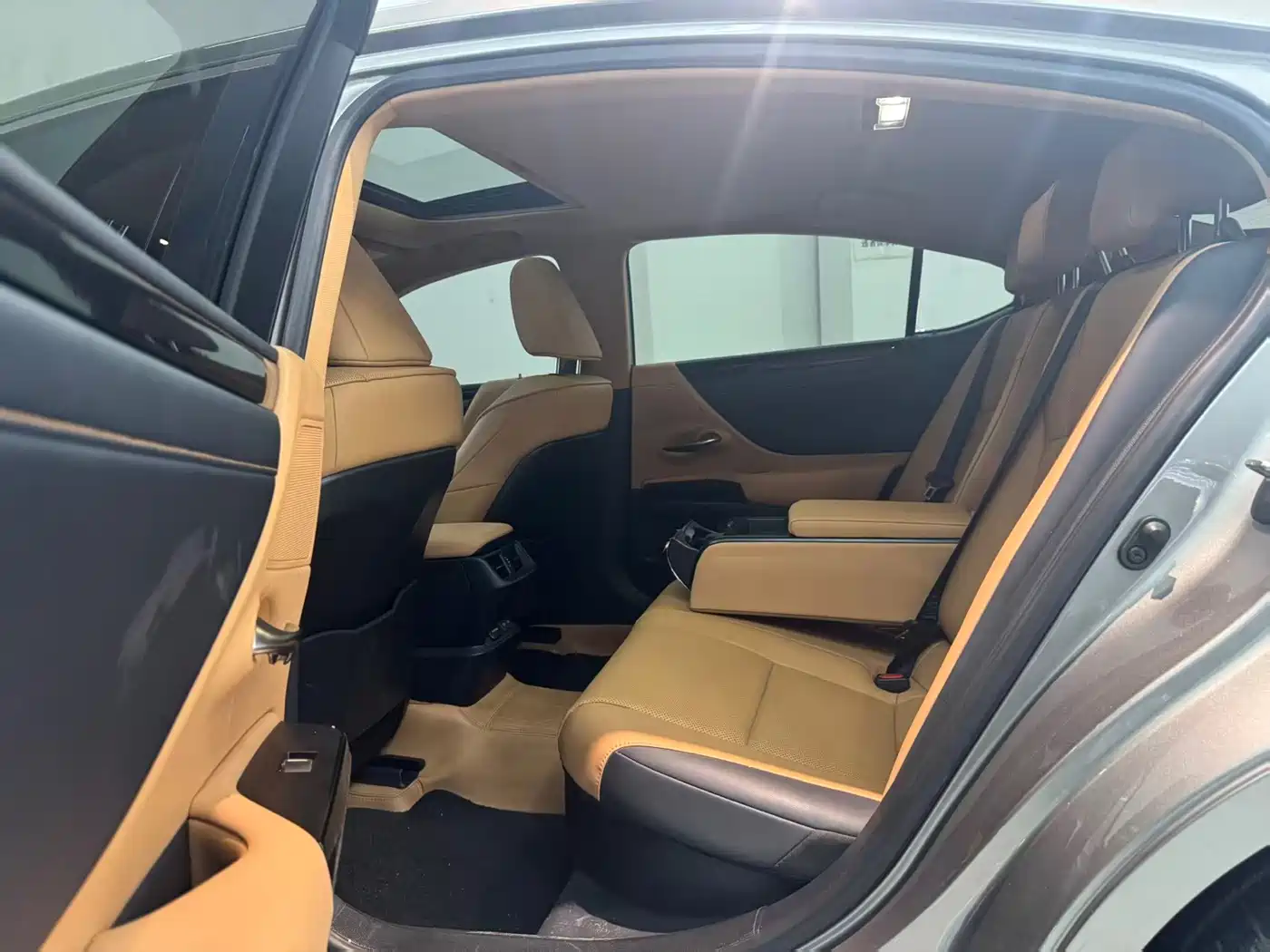 Фото 5 - Lexus ES