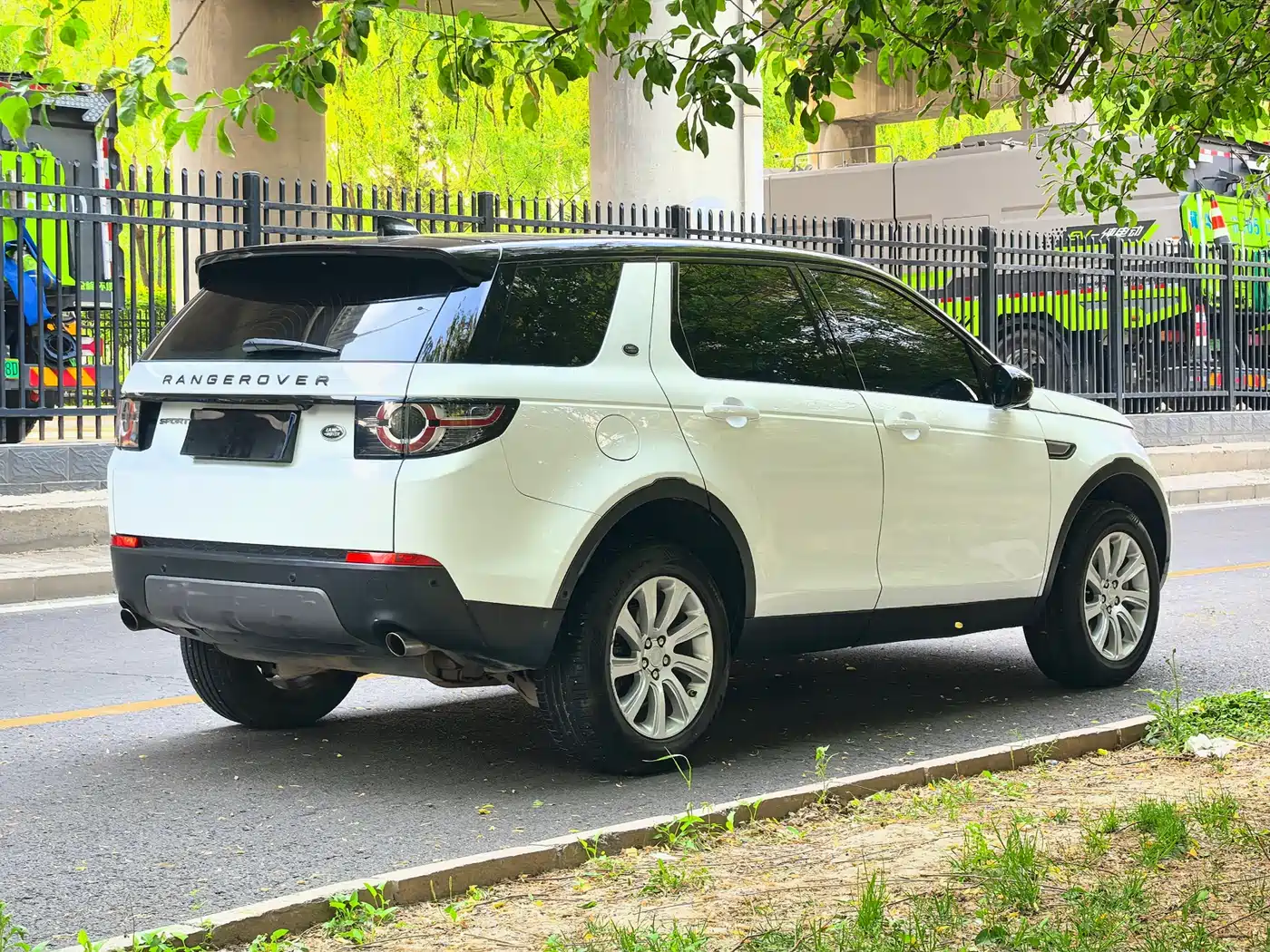 Land Rover Discovery Sport 2018 240PS SE Edition фото 4
