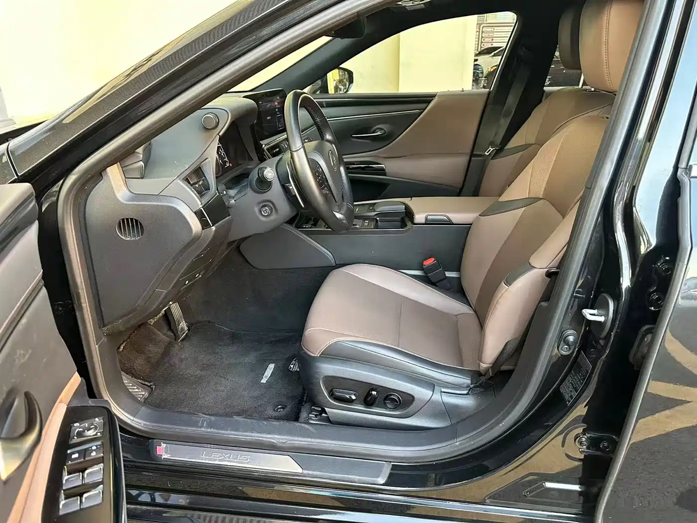Lexus ES 2021 300h Excellence Edition фото 10