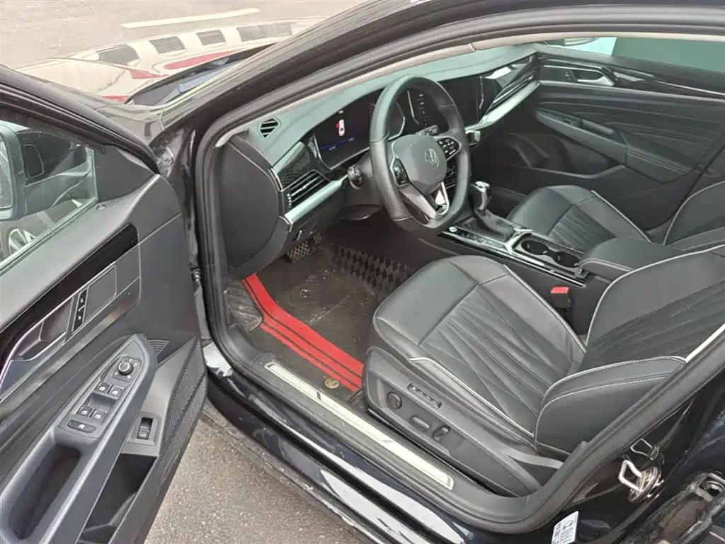 Volkswagen Passat 2023 330TSI Luxury Edition фото 16