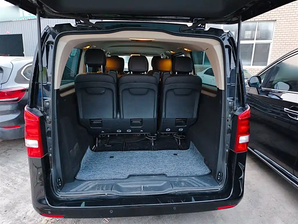Mercedes-Benz Vito 2023 2.0T Business 7-Seater фото 16