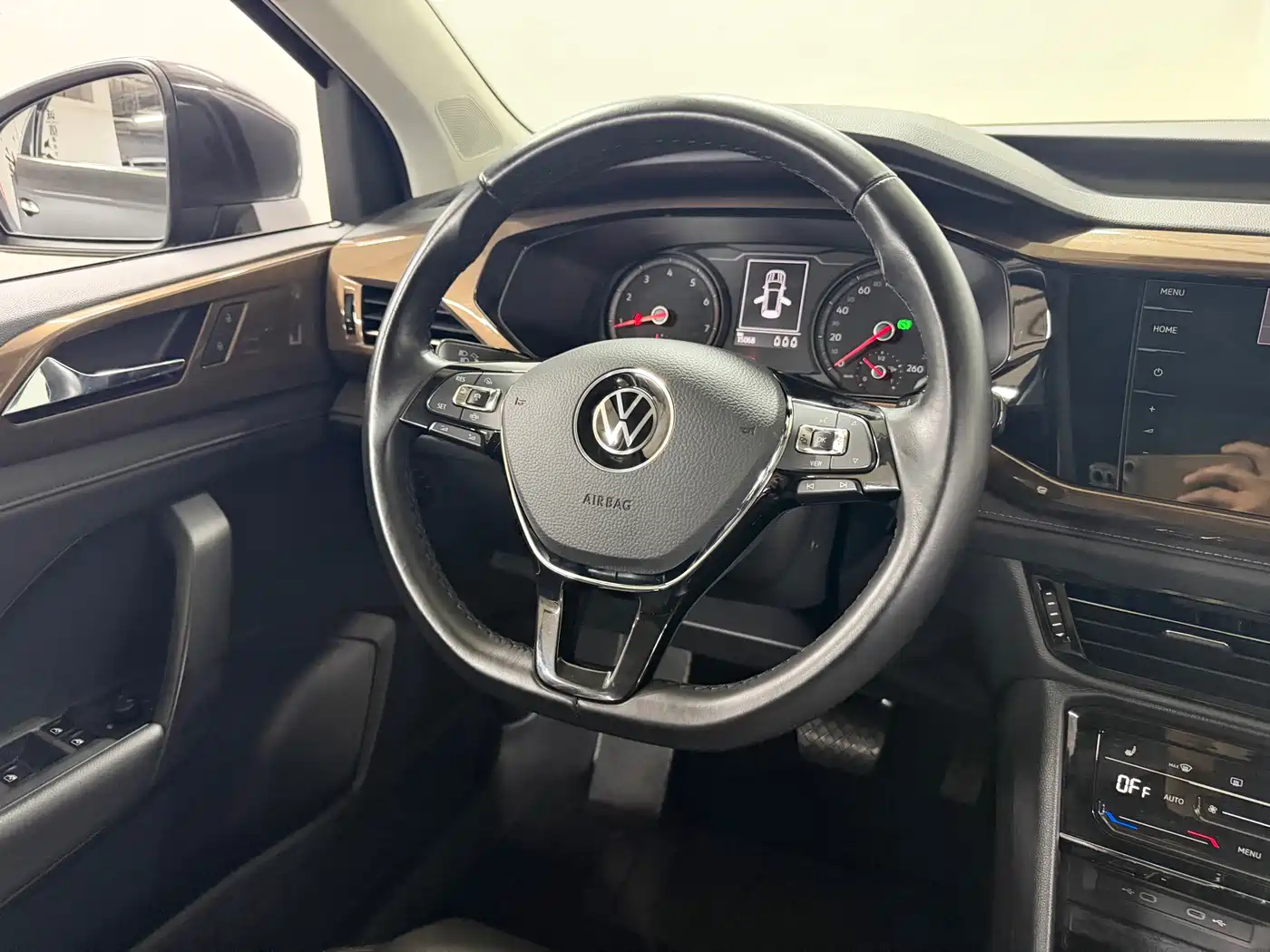 Volkswagen Tharu 2021 Model 280TSI 2WD Luxury Edition фото 12