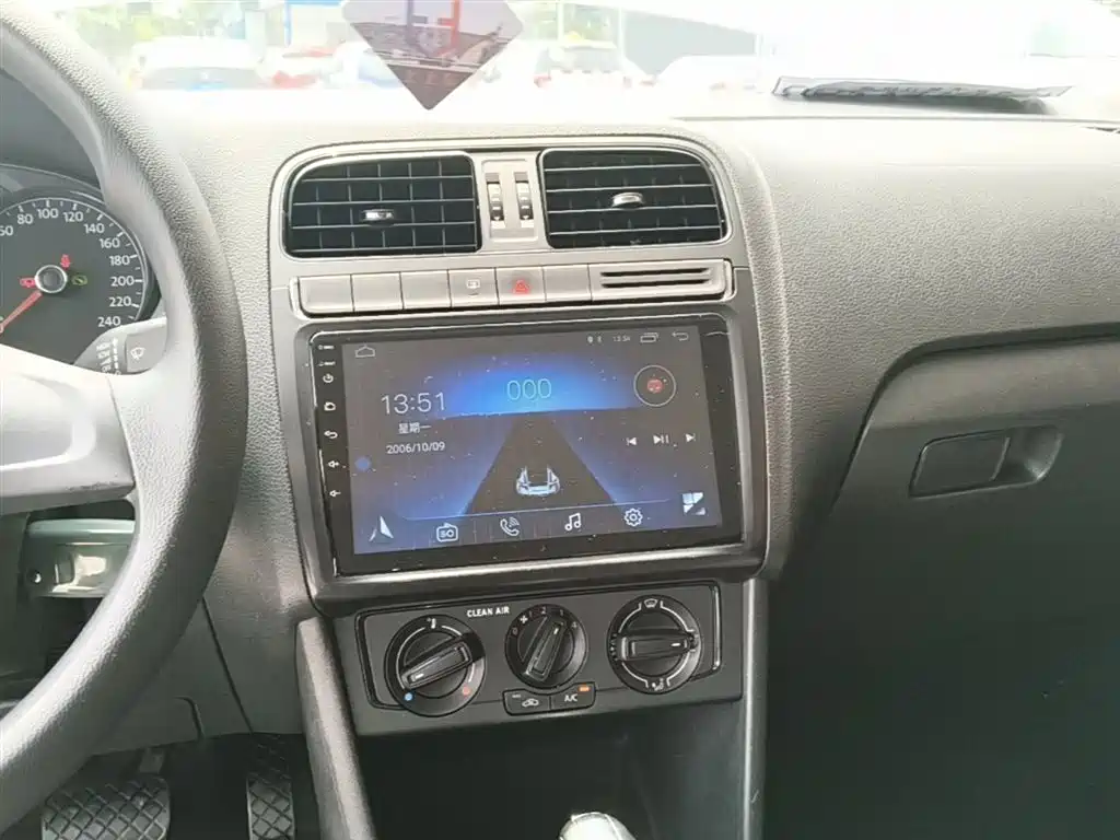 Volkswagen Polo 2016 1.4L Automatic Trend фото 13