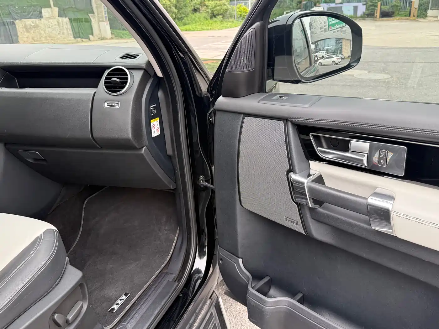 Land Rover Discovery 2014 3.0 SC V6 XXV Edition фото 11