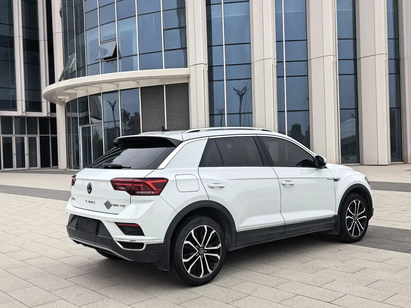 Volkswagen T-ROC 2021 280TSI DSG 2WD Comfort Smart Connect Edition фото 4