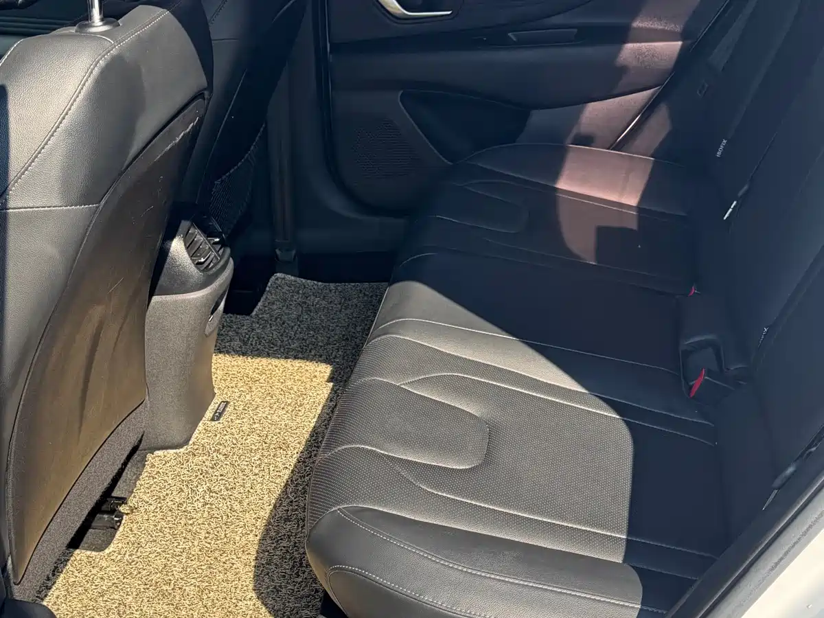 Hyundai Elantra 2023 Model 1.5L CVT LUX Premium Edition фото 12