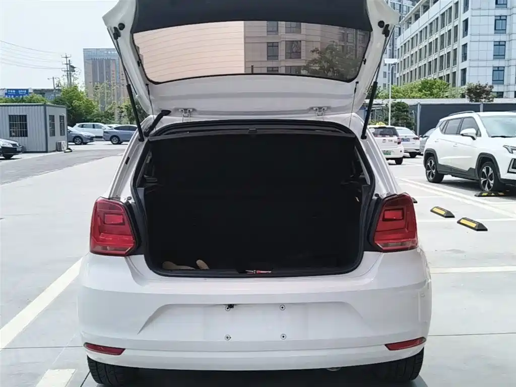 Volkswagen Polo 2016 1.4L Automatic Trend фото 19