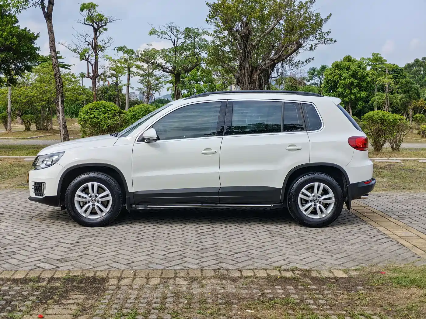 Volkswagen Tiguan 2015 1.8TSI Automatic 2WD Trendline фото 3