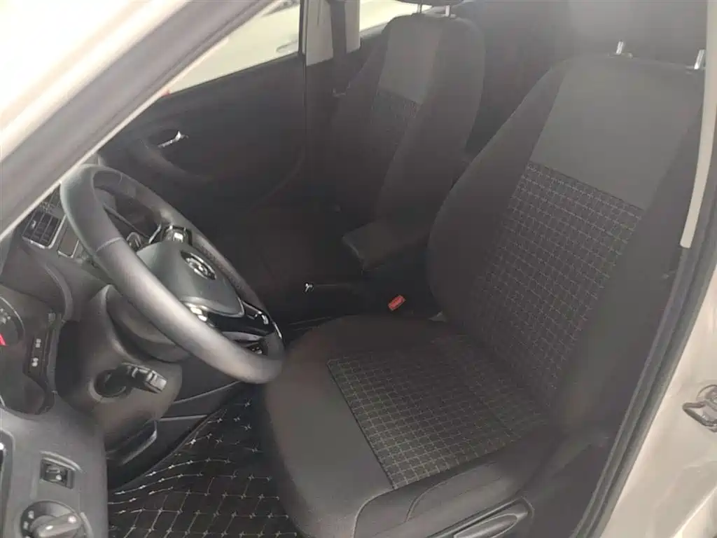 Volkswagen Polo 2016 1.6L Automatic Comfort фото 14
