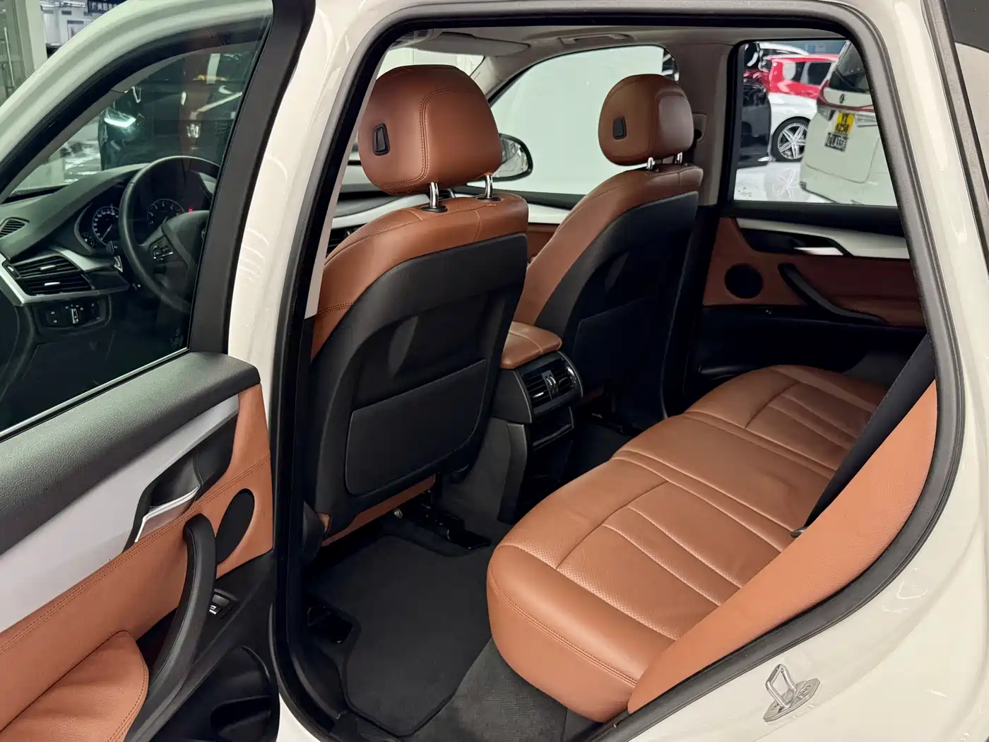 BMW X5 (Import) 2018 xDrive35i Elegant Model фото 14