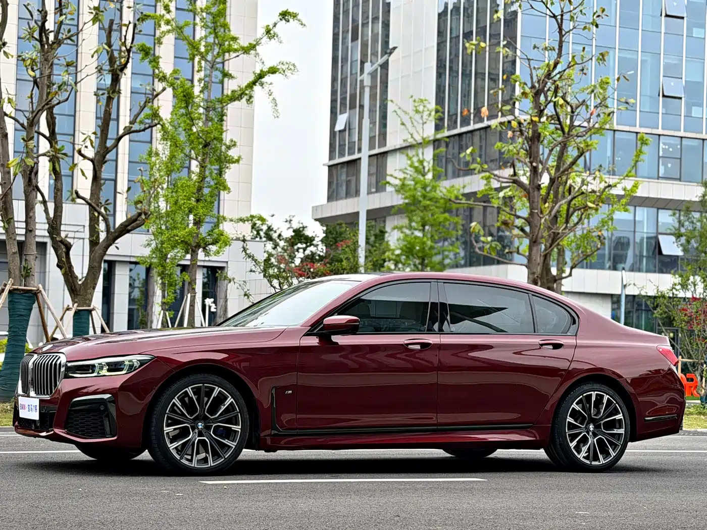 BMW 7 Series 2019 740Li xDrive Executive M Sport Package фото 16