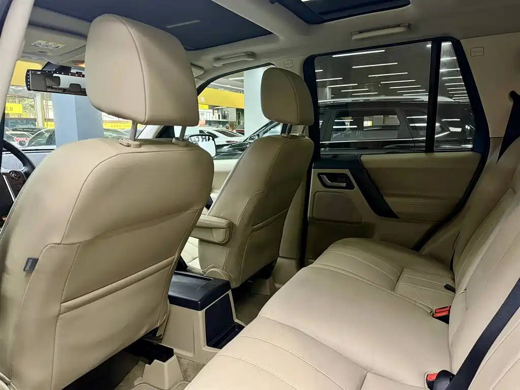 Land Rover Freelander 2 2013 2.0T Si4 SE Petrol Version фото 11