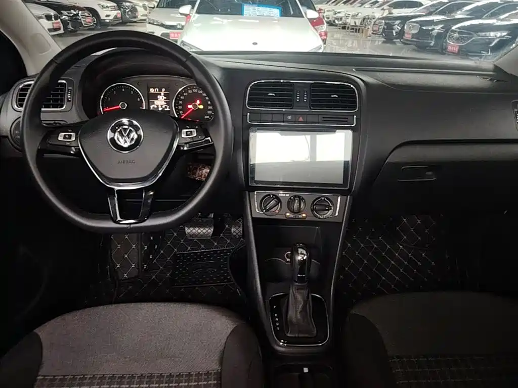 Volkswagen Polo 2016 1.6L Automatic Comfort фото 9