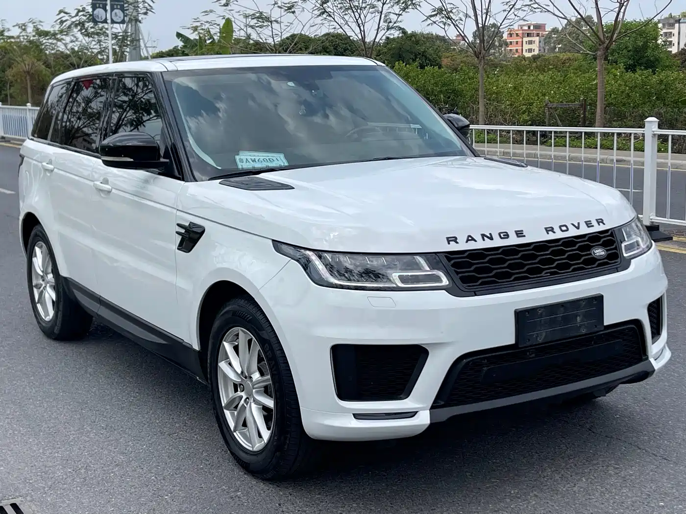 Land Rover Range Rover Sport 2017 3.0 SC V6 SE фото 3