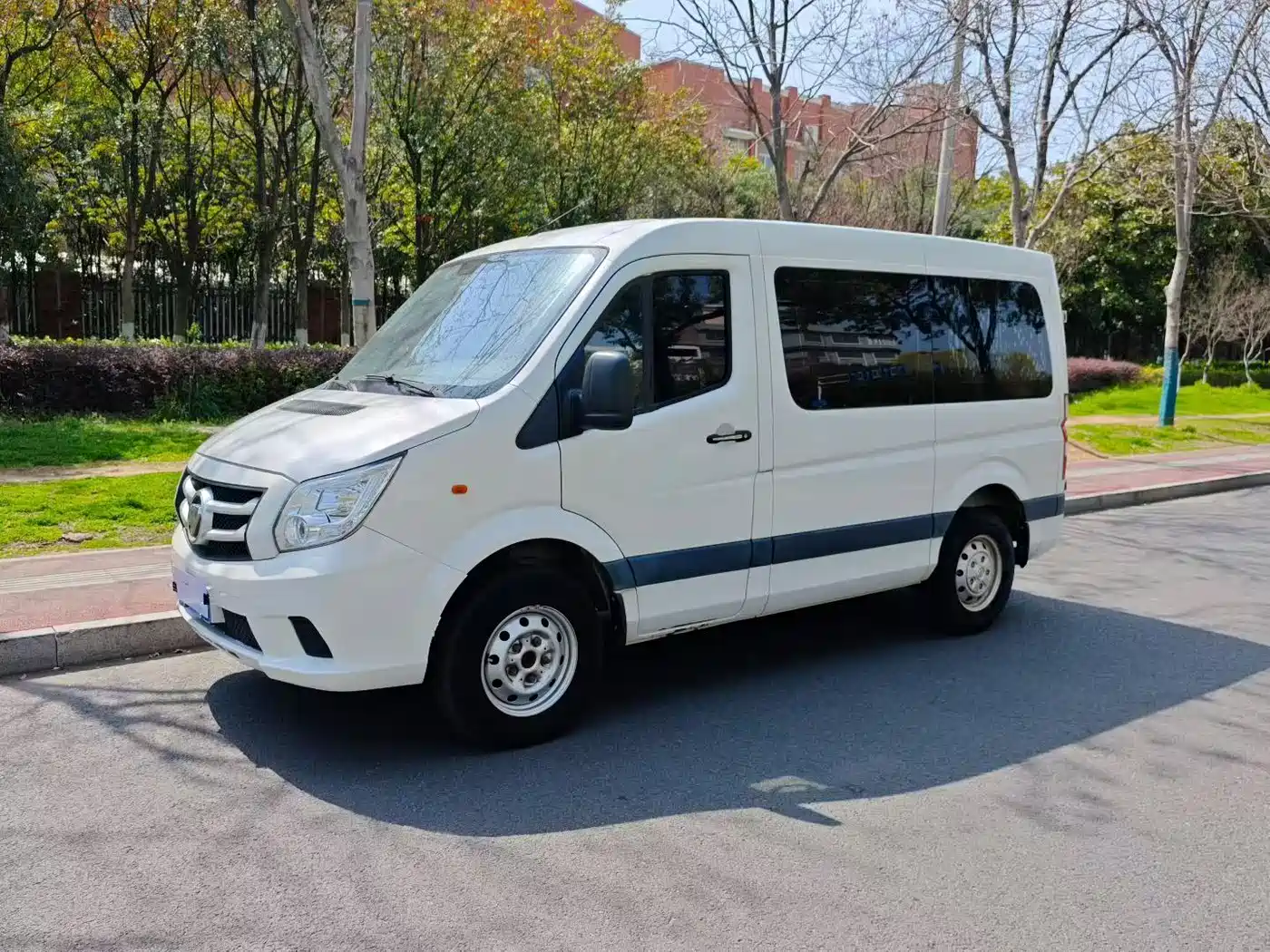 Photo 1 - Foton Tuyano