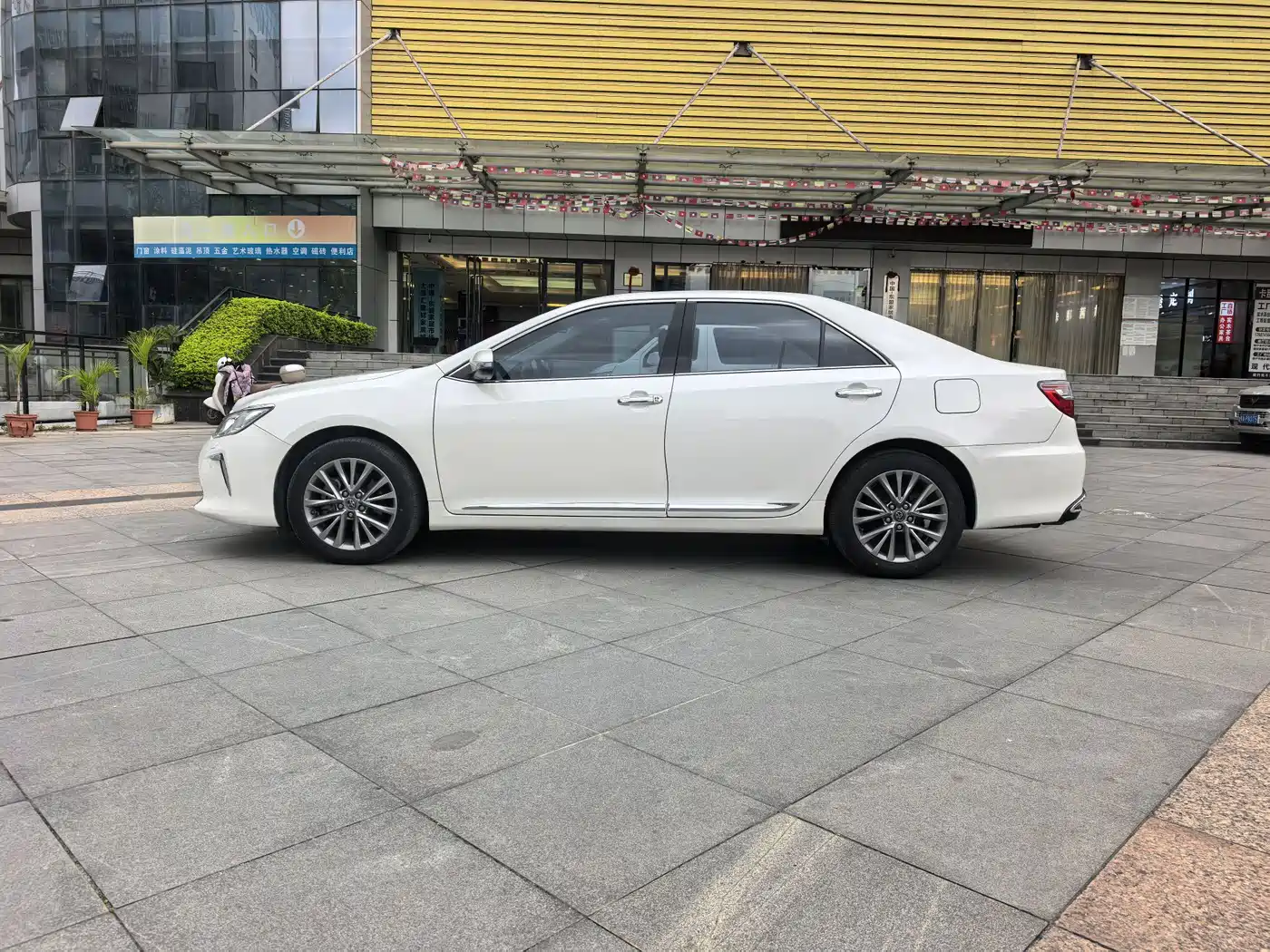 Toyota Camry 2016 2.5G 10th Anniversary Luxury Navigation Edition фото 4