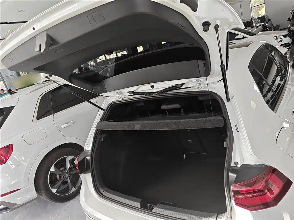 Volkswagen Golf 2023 Facelift 280TSI DSG R-Line Lite фото 13
