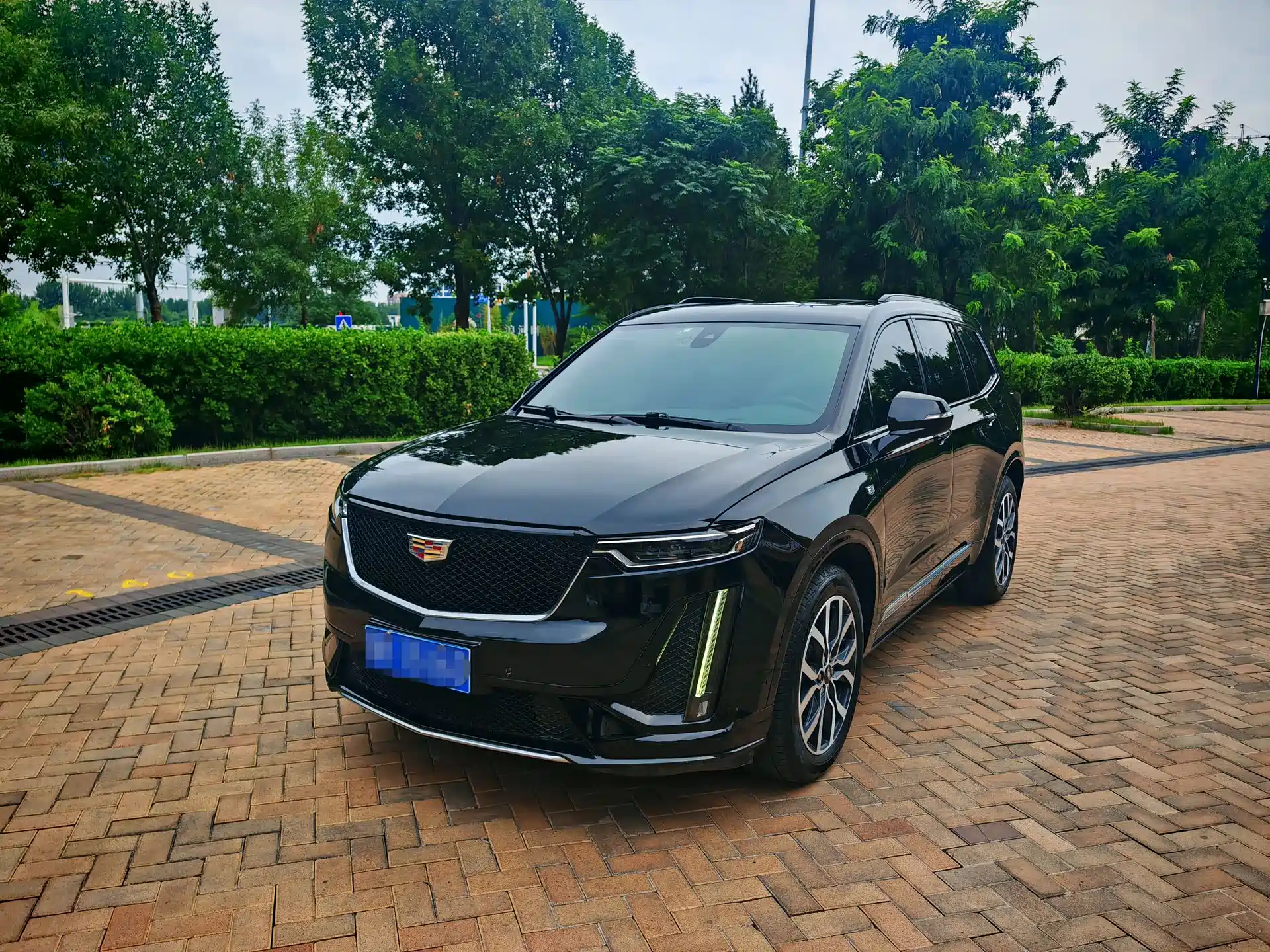 Фото 1 - Cadillac XT6