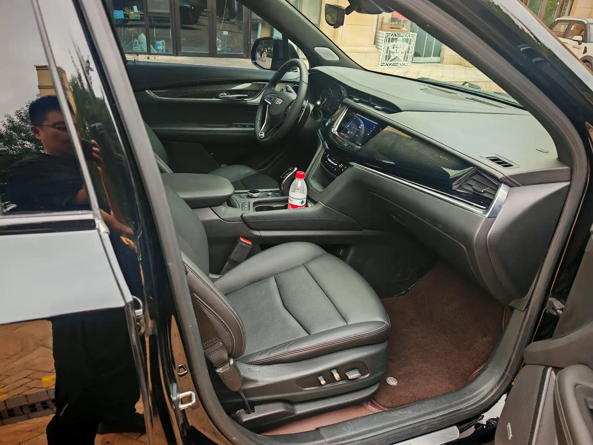 Фото 9 - Cadillac XT6