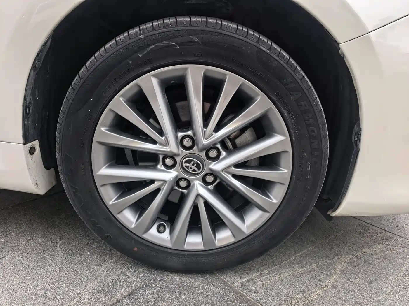 Toyota Camry 2016 2.5G 10th Anniversary Luxury Navigation Edition фото 18