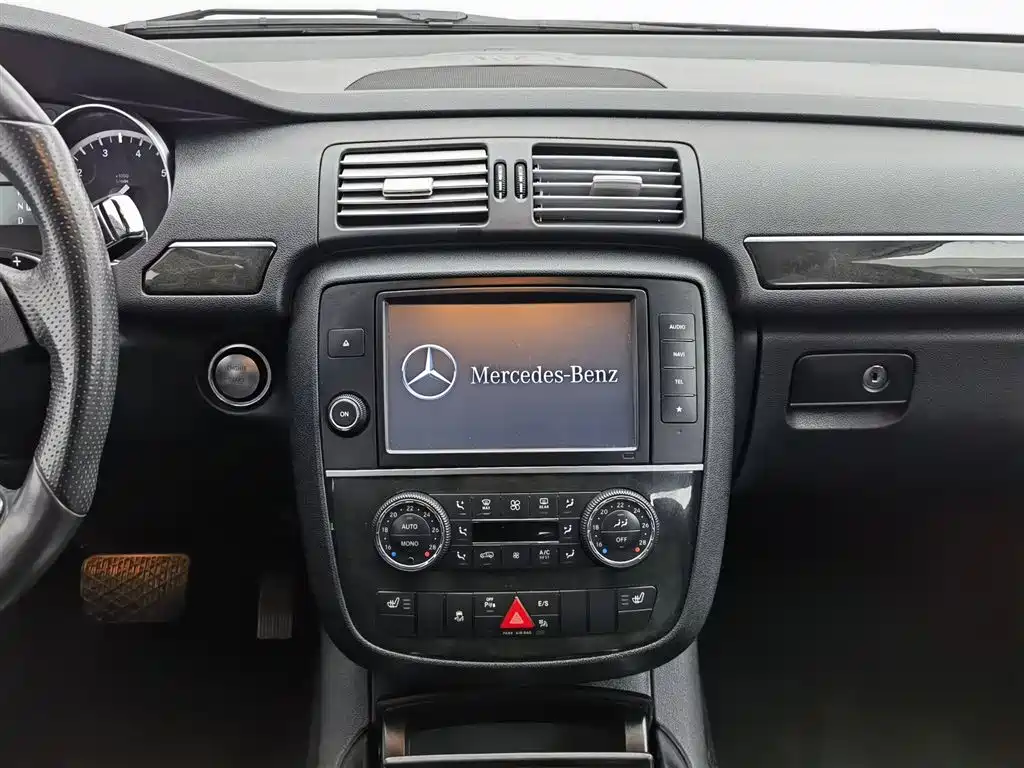 Mercedes-Benz R-Class 2017 R 400 4MATIC Collector's Edition фото 12