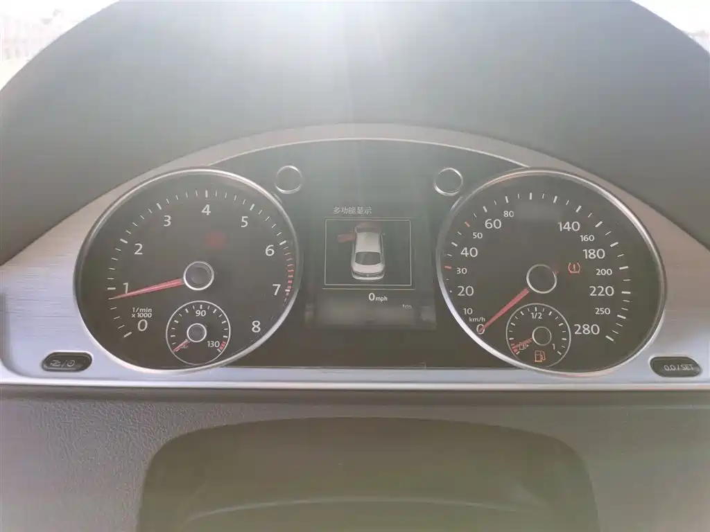 Volkswagen FAW-Volkswagen CC 2016 Model 2.0TSI Luxury фото 4