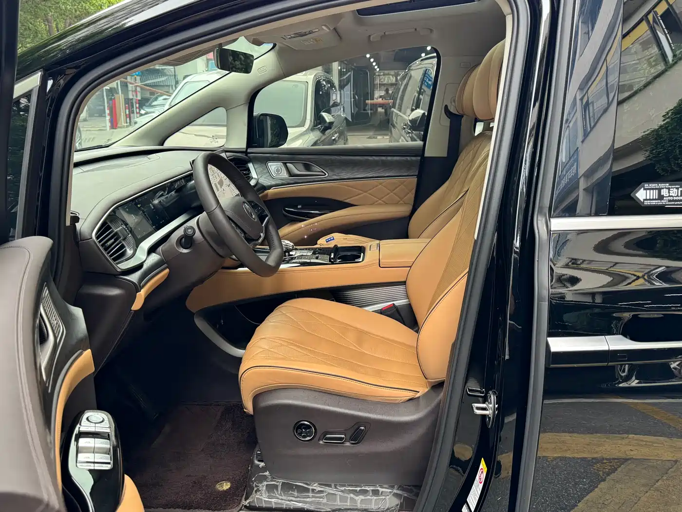 Denza D9 2025 DM-i Smart Drive Edition 1020 AWD Luxury фото 6