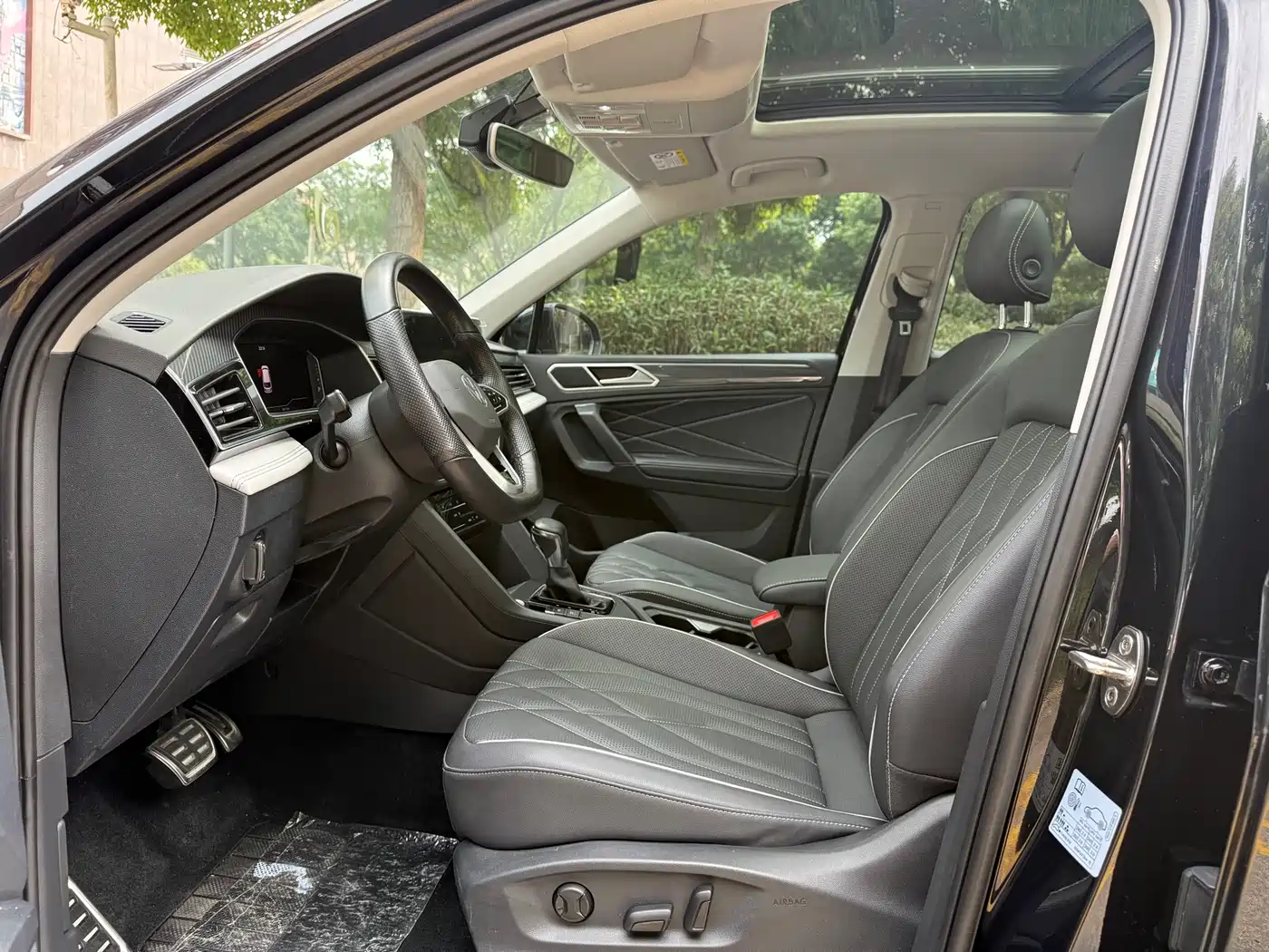 Volkswagen Tiguan L 2022 330TSI Auto 2WD R-Line Premium Edition фото 6