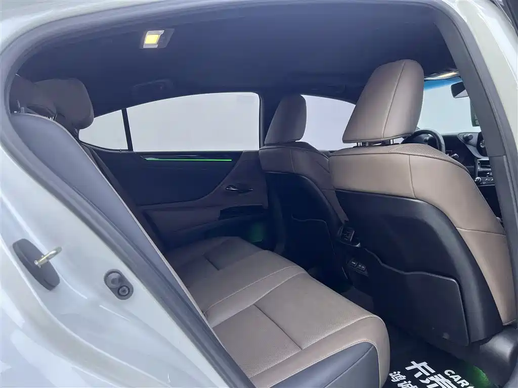 Lexus ES 2022 200 Excellence Edition фото 24