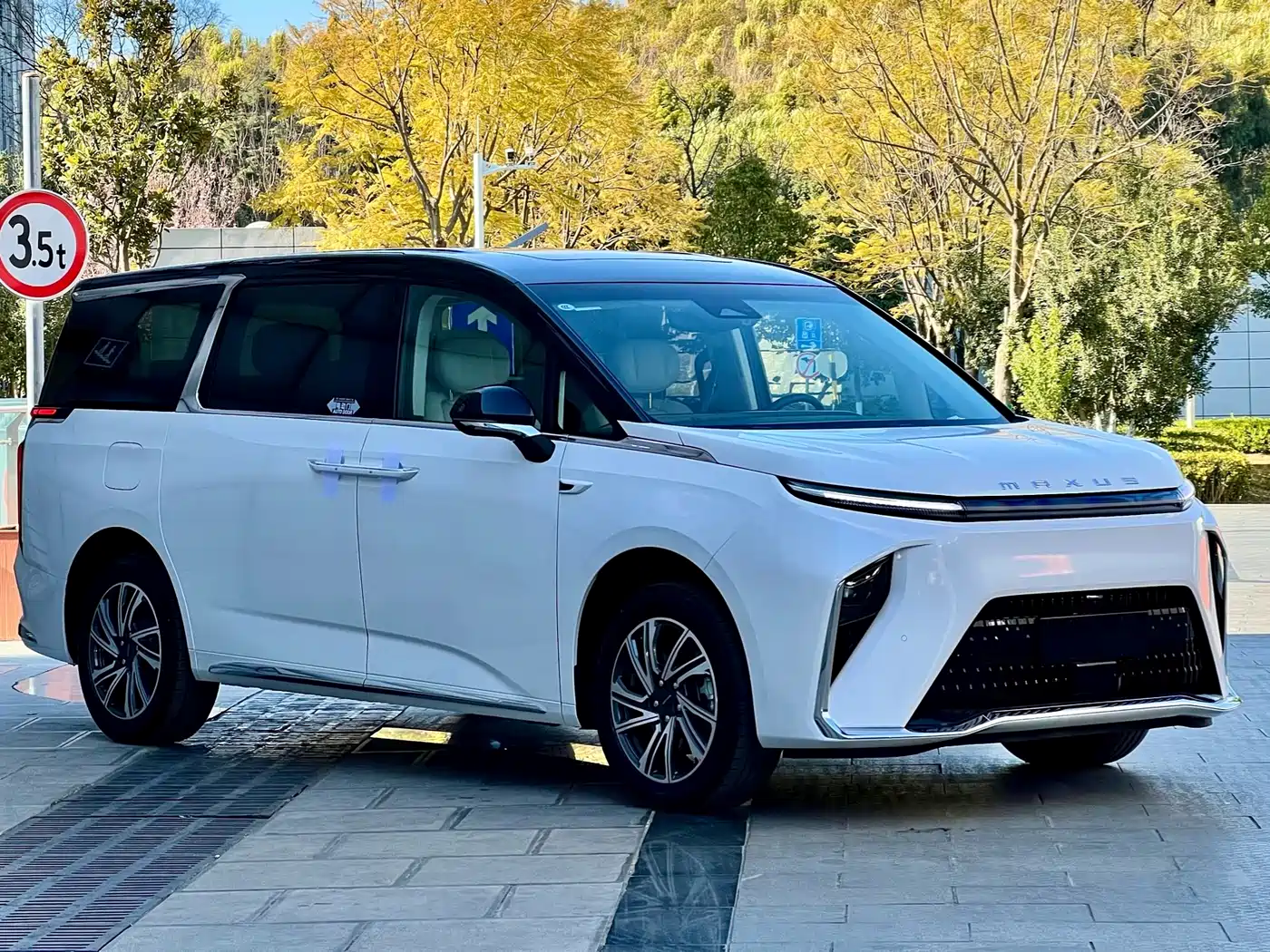 SAIC MAXUS EVERYONE 9