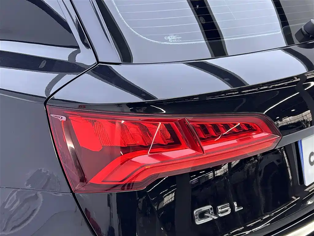 Audi Q5L 2020 Facelift 40 TFSI Honor Fashion фото 10