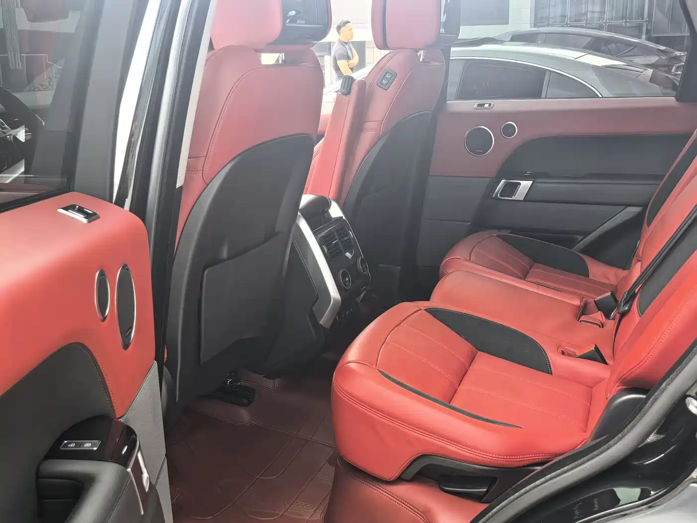Land Rover Range Rover Sport 2022 3.0 L6 Gloss Black Edition фото 11