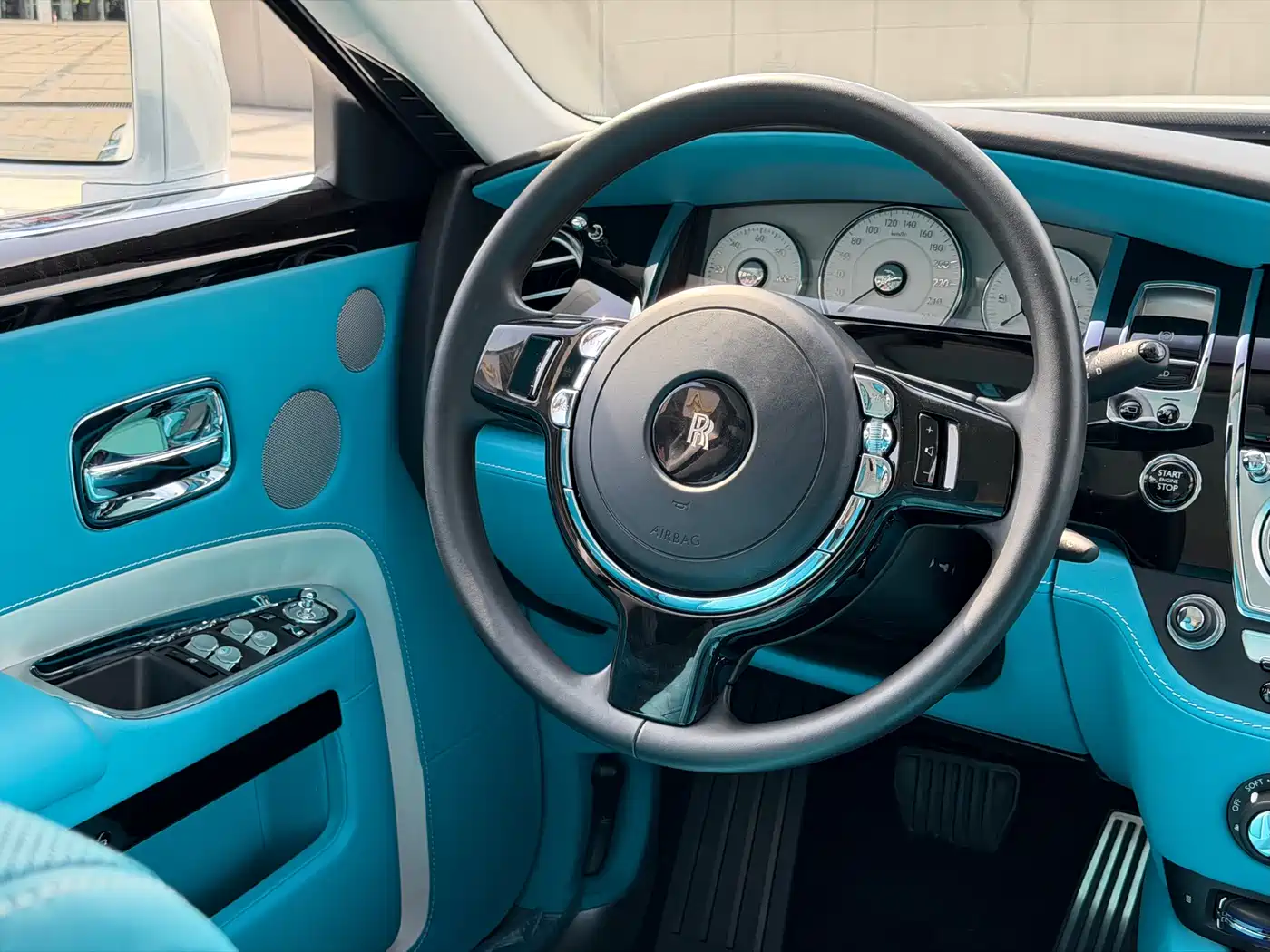 Rolls-Royce Ghost 2018 6.6T Standard Wheelbase фото 27