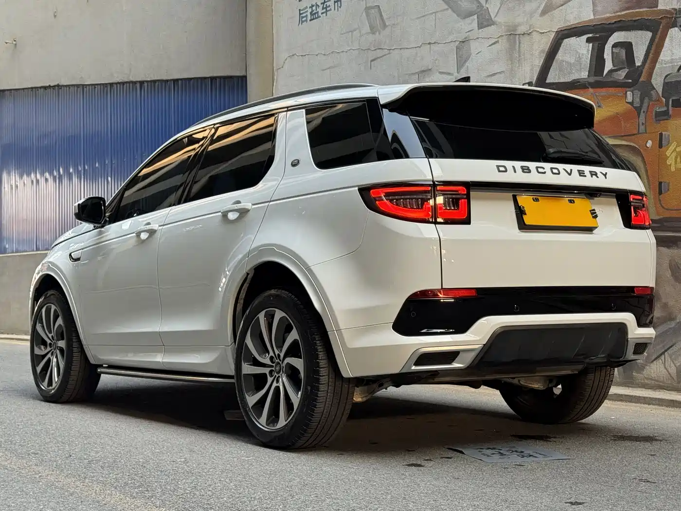 Land Rover Discovery Sport 2022 Model 249PS R-Dynamic S Performance Edition 5-Seater фото 4
