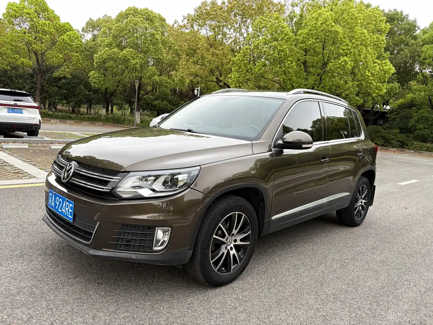 Volkswagen Tiguan 2016 Model 300TSI Automatic 2WD Luxury Edition