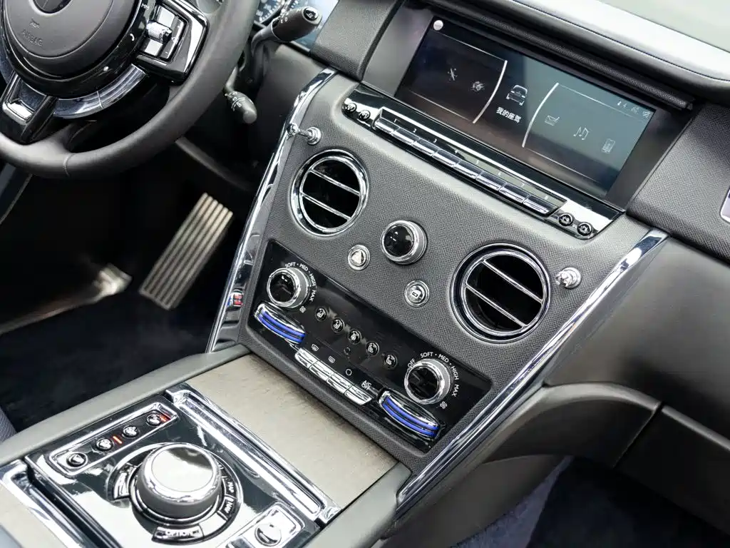 Фото 22 - Rolls-Royce Cullinan