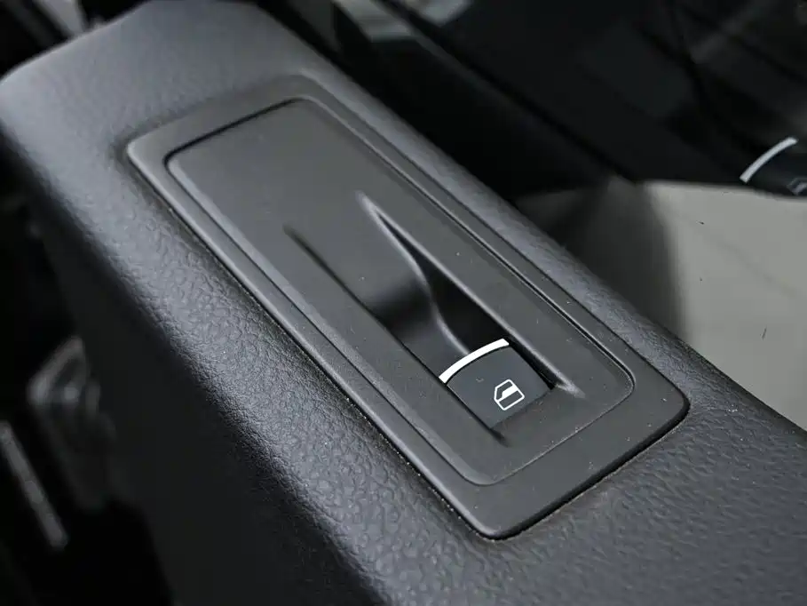 Volkswagen Multivan 2019 2.0TSI 4WD Premium 7-seater фото 18