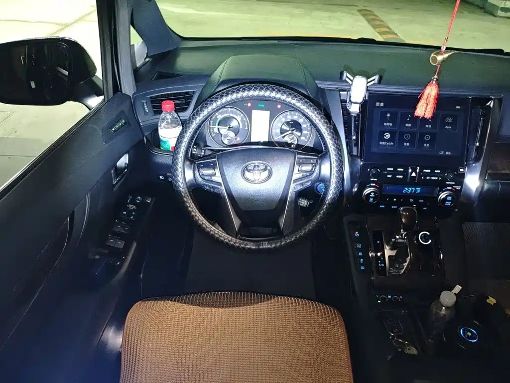 Photo 3 - Toyota Alphard
