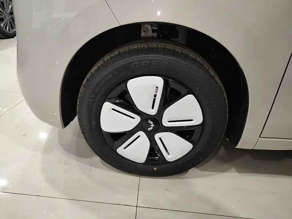 Wuling Motors Hongguang MINIEV 2026 2025 4-Door Advanced
