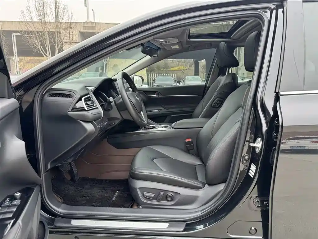 Toyota Camry 2021 2.0G Luxury Edition фото 14